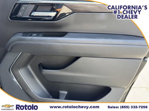 Used 2025 Chevrolet Suburban Z71 AWD/4WD image 11