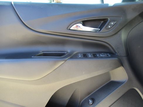 Used 2019 Chevrolet Equinox LT AWD/4WD image 13