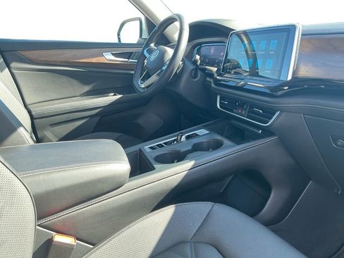 Used 2024 Volkswagen Atlas SE AWD/4WD image 17