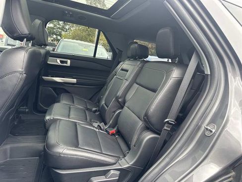 Used 2022 Ford Explorer Limited w/ Equipment Group 301A image 8