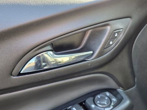 Used 2023 Chevrolet Equinox Premier image 24