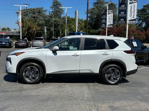 Used 2026 Nissan Rogue SV FWD image 3