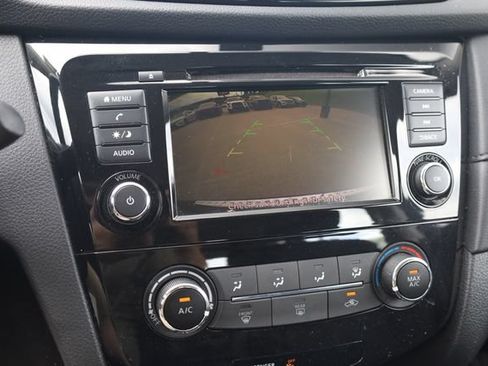 Used 2018 Nissan Rogue S FWD image 16