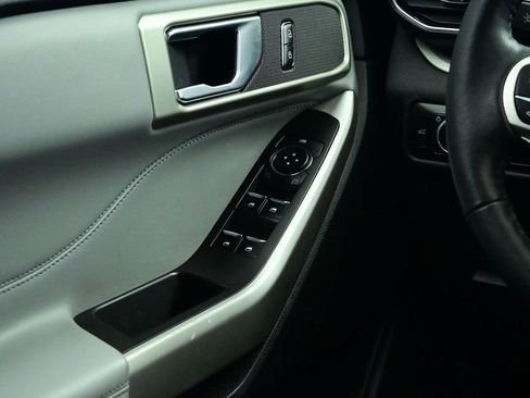 Used 2023 Ford Explorer XLT w/ Equipment Group 202A image 10