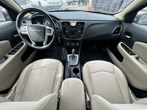 Used 2013 Chrysler 200 Touring FWD image 18