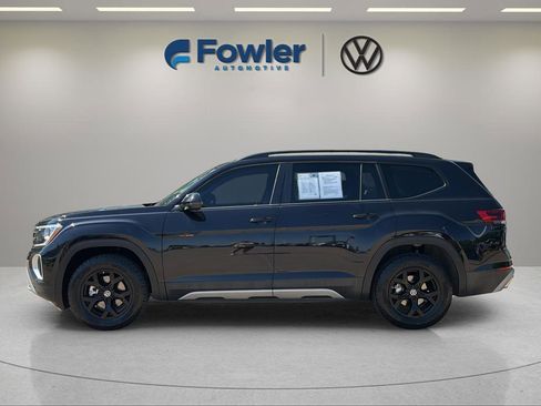 Used 2025 Volkswagen Atlas Peak Edition SE AWD/4WD image 4