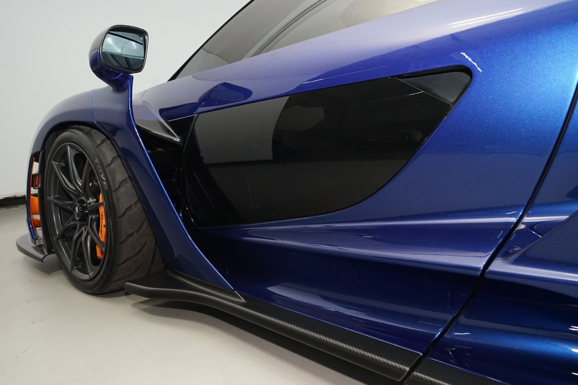 Used 2019 McLaren Senna RWD image 24