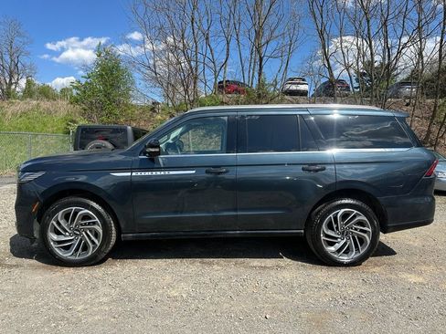 New 2026 Lincoln Navigator Reserve AWD/4WD image 2