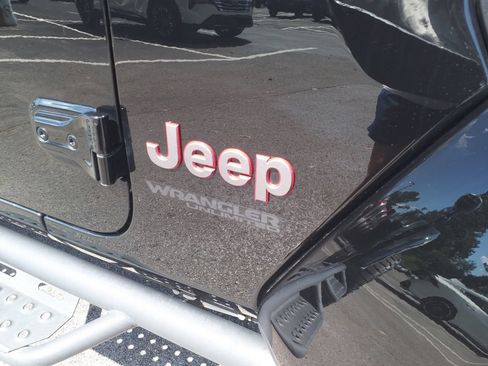 Used 2020 Jeep Wrangler Unlimited Rubicon AWD/4WD image 11