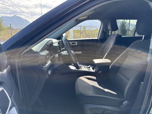 Used 2022 Ford Explorer XLT AWD/4WD image 19