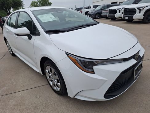 Used 2026 Toyota Corolla LE FWD image 8