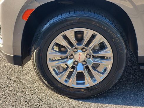 Used 2022 GMC Yukon XL Denali AWD/4WD image 9
