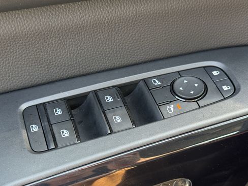 Used 2025 Nissan Pathfinder SV AWD/4WD image 24