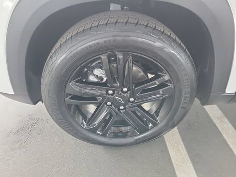 Certified 2025 Chevrolet Trax ACTIV w/ Sunroof Package FWD image 32