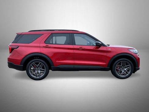 Used 2025 Ford Explorer ST-Line w/ ST-Line Street Pack image 4