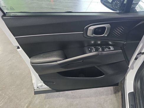 Used 2023 Kia Sorento LX FWD image 12