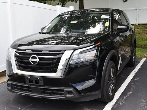 Used 2024 Nissan Pathfinder S AWD/4WD image 4