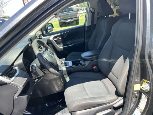 Used 2021 Toyota RAV4 LE AWD/4WD image 13