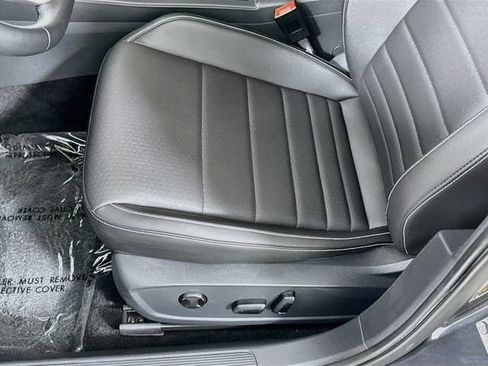 Used 2023 Volkswagen Jetta SE w/ Panoramic Sunroof Package FWD image 18