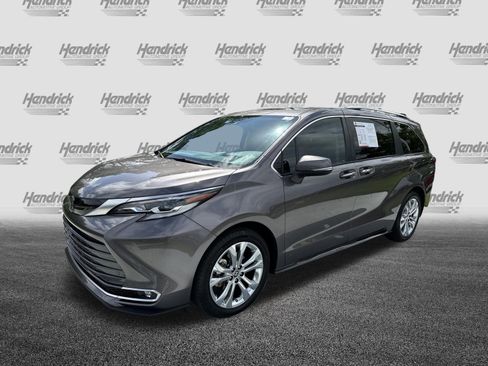 Certified 2023 Toyota Sienna Platinum FWD image 5