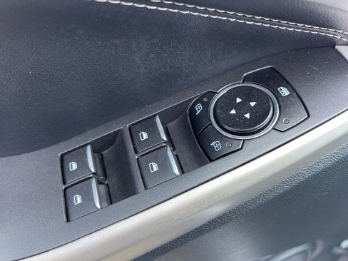 Used 2022 Ford Explorer XLT w/ Equipment Group 202A image 25