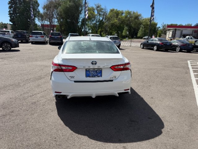 Used 2020 Toyota Camry SE w/ Sunroof Package FWD image 14