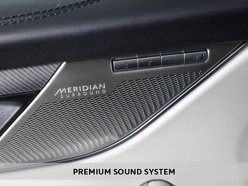 Used 2022 Jaguar F-PACE SVR image 5