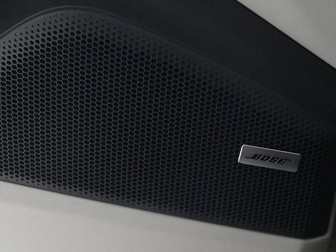 Certified 2025 Porsche Macan Electric image 21