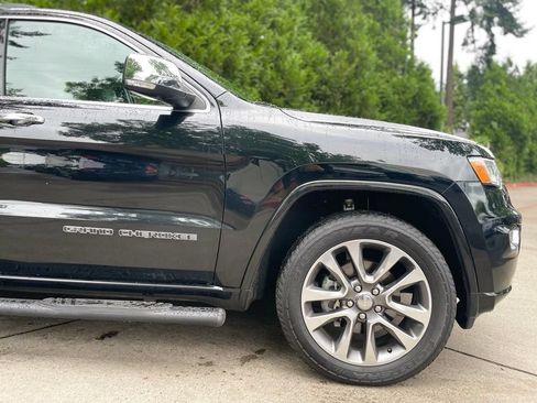 Used 2018 Jeep Grand Cherokee Overland AWD/4WD image 2