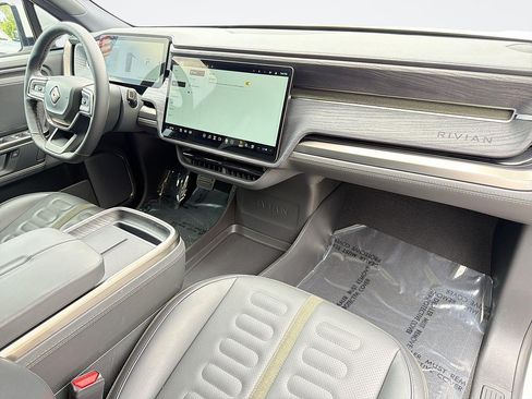 Used 2025 Rivian R1S Adventure AWD/4WD image 35