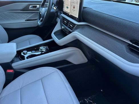 New 2026 Ford Explorer Platinum w/ LUX Leather Package AWD/4WD image 18