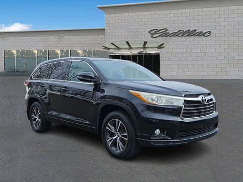 Used 2016 Toyota Highlander XLE image 3