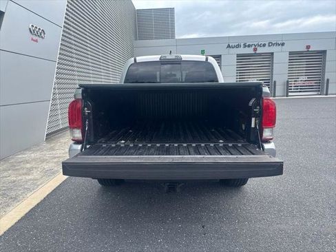 Used 2017 Toyota Tacoma TRD Sport w/ Tow Package (A/T) AWD/4WD image 33
