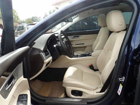 Used 2017 Jaguar XF Prestige image 10