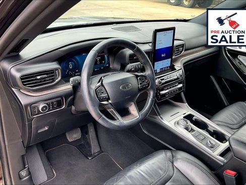 Used 2023 Ford Explorer Platinum w/ Technology Package AWD/4WD image 14