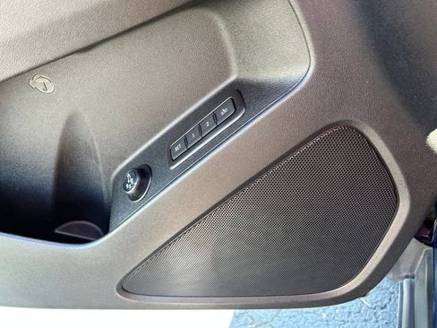 Used 2019 Chevrolet Equinox Premier FWD image 18