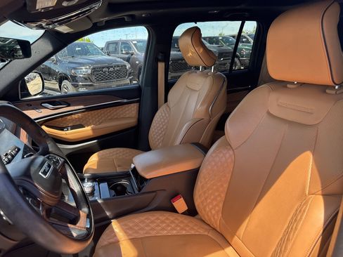 Used 2022 Jeep Grand Cherokee Summit w/ Advanced Protech Group IV AWD/4WD image 11