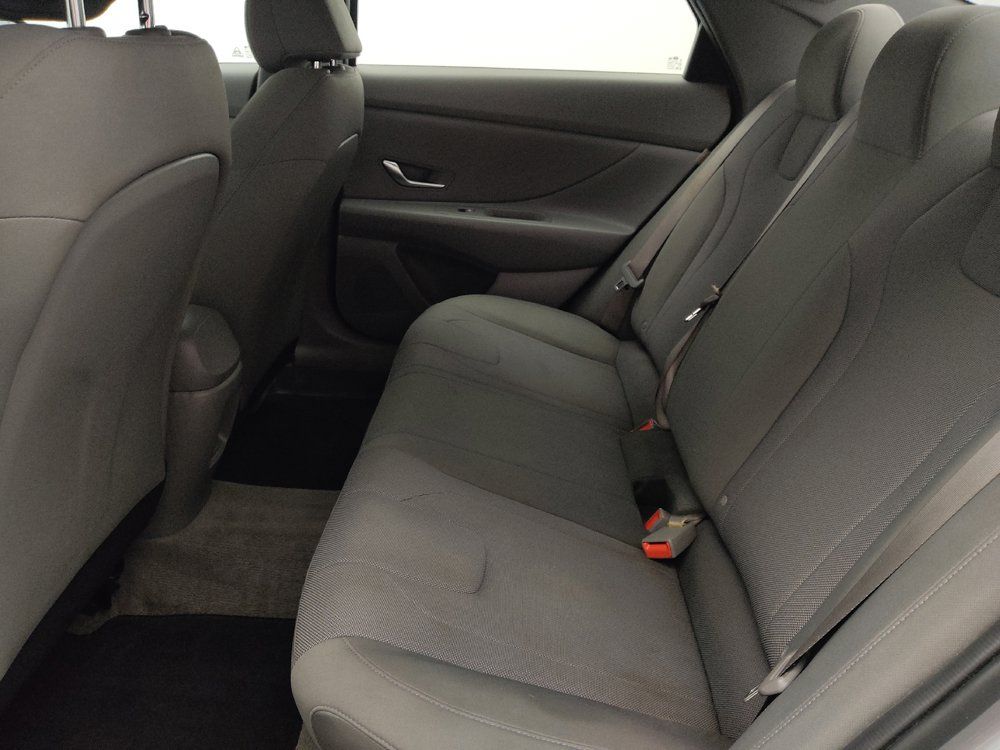 Used 2025 Hyundai Elantra SE FWD image 18