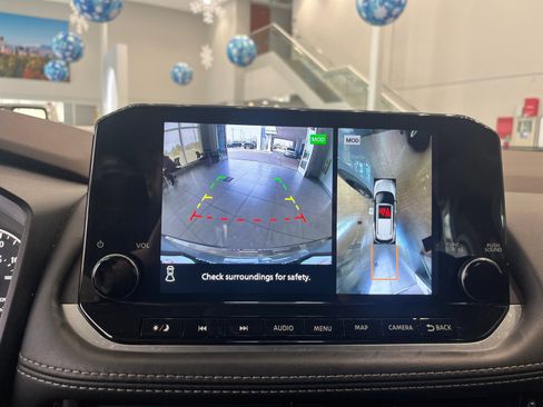 Used 2023 Nissan Rogue SL w/ SL Premium Package image 26