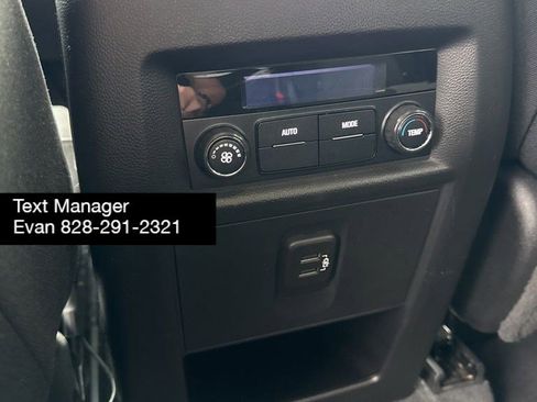 Used 2021 Chevrolet Traverse LT image 16