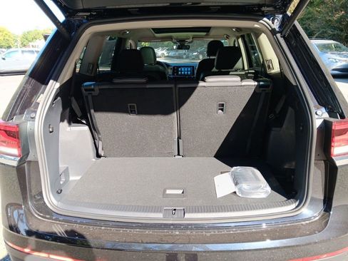 Used 2025 Volkswagen Atlas SE w/ Panoramic Sunroof Package image 24