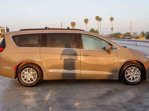 Used 2022 Chrysler Pacifica Touring-L FWD image 13