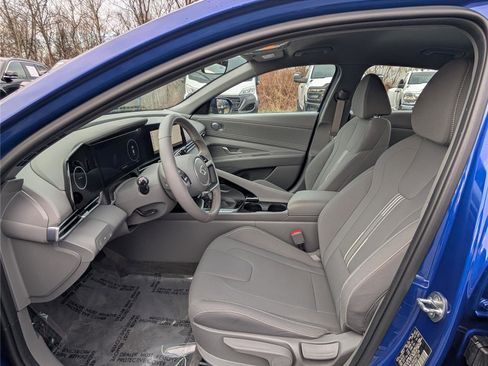Used 2023 Hyundai Elantra SEL w/ Convenience Package image 14