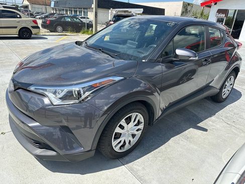Used 2019 Toyota C-HR LE FWD image 4