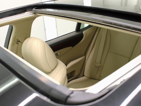 Used 2012 Lexus LS 460 w/ Comfort Pkg RWD image 26