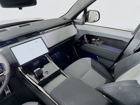 Used 2025 Land Rover Range Rover Sport SV Edition Two image 24