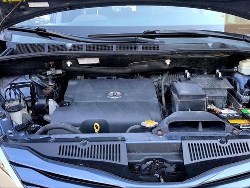 Used 2015 Toyota Sienna LE AWD/4WD image 30