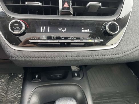 Used 2022 Toyota Corolla XLE image 46