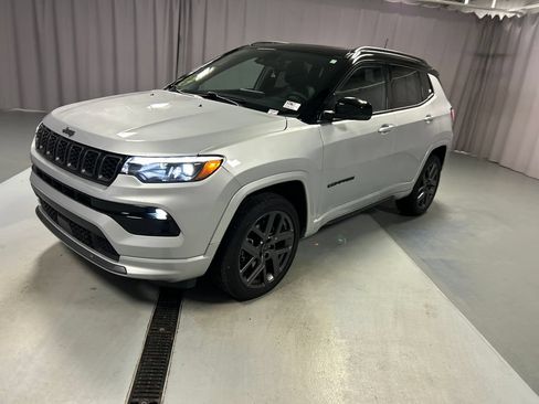 Used 2025 Jeep Compass Limited w/ High Altitude Package AWD/4WD image 3