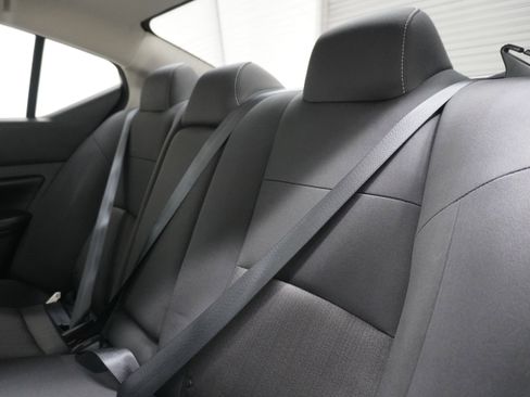 Used 2024 Nissan Altima 2.5 SV w/ SV Premium Package FWD image 13